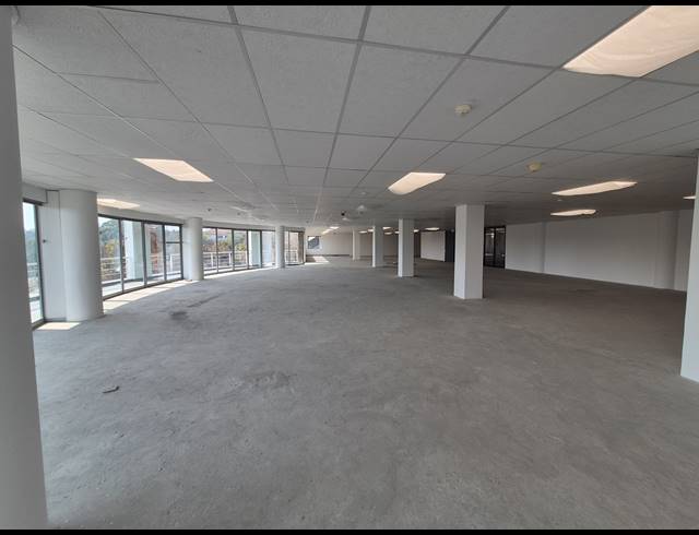 1,195M² OFFICE TO LET IN WOODMEAD